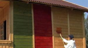 Målning av husets fasad och ytterväggar